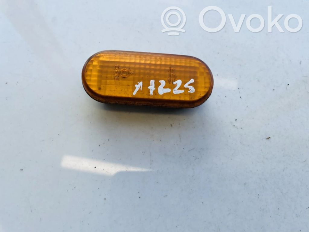 Volkswagen Golf III Semnalizator bară față 