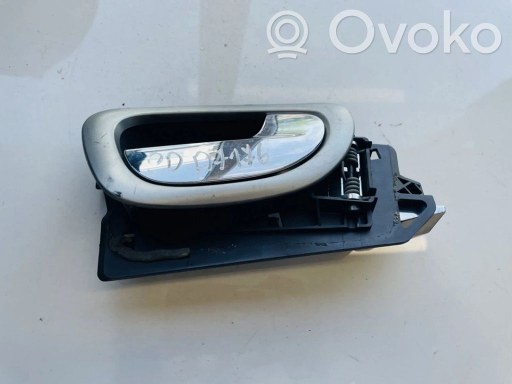 Poignée inférieure de porte avant   9643604477,9643604477