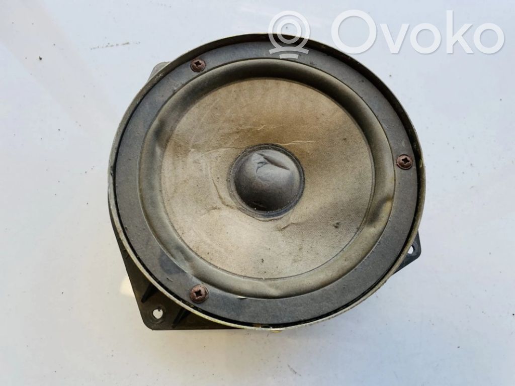 Altavoz de la puerta delantera