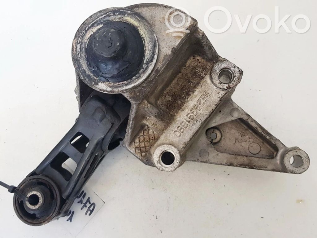 Citroen C5 Engine mounting bracket 