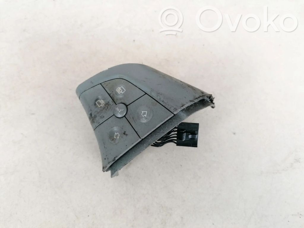 Mercedes-Benz R W251 Boutons / interrupteurs volant