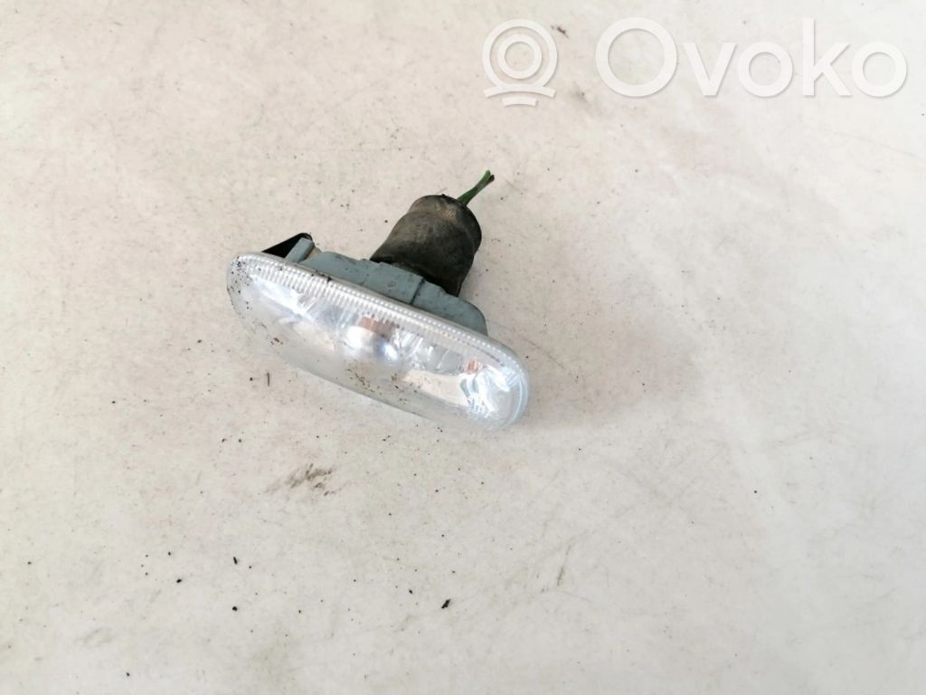 Audi A4 S4 B6 8E 8H Semnalizator bară față 