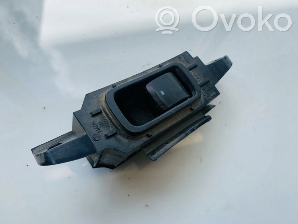 Subaru Legacy Electric window control switch 