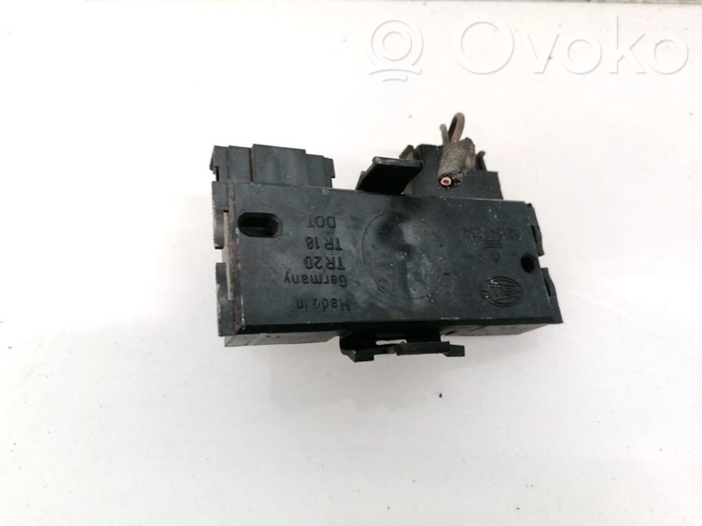 Volkswagen PASSAT B3 Suport becuri lampă spate 