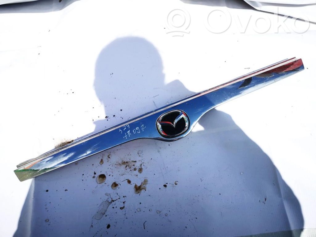 Mazda 323 Takaluukun rekisterikilven valon palkki 