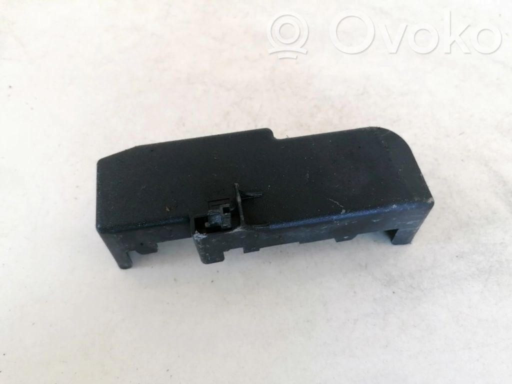Opel Insignia A Couvercle de boîte à fusibles 