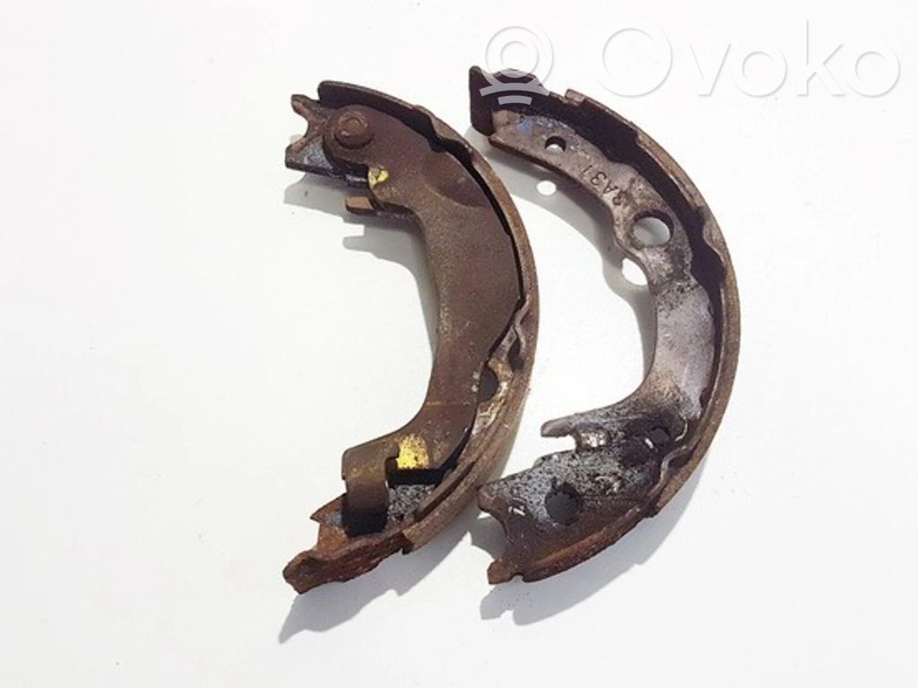 Toyota Avensis T250 Ganasce freno a mano/freno di stazionamento 