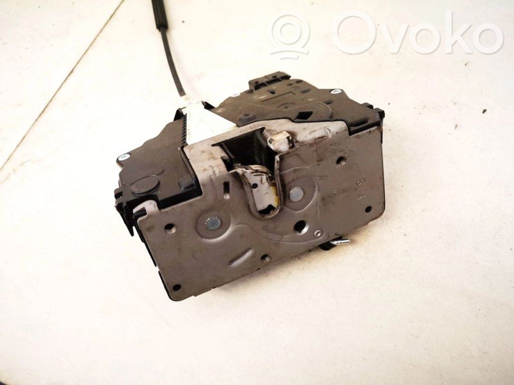 Opel Corsa E Priekšpusē slēdzene 