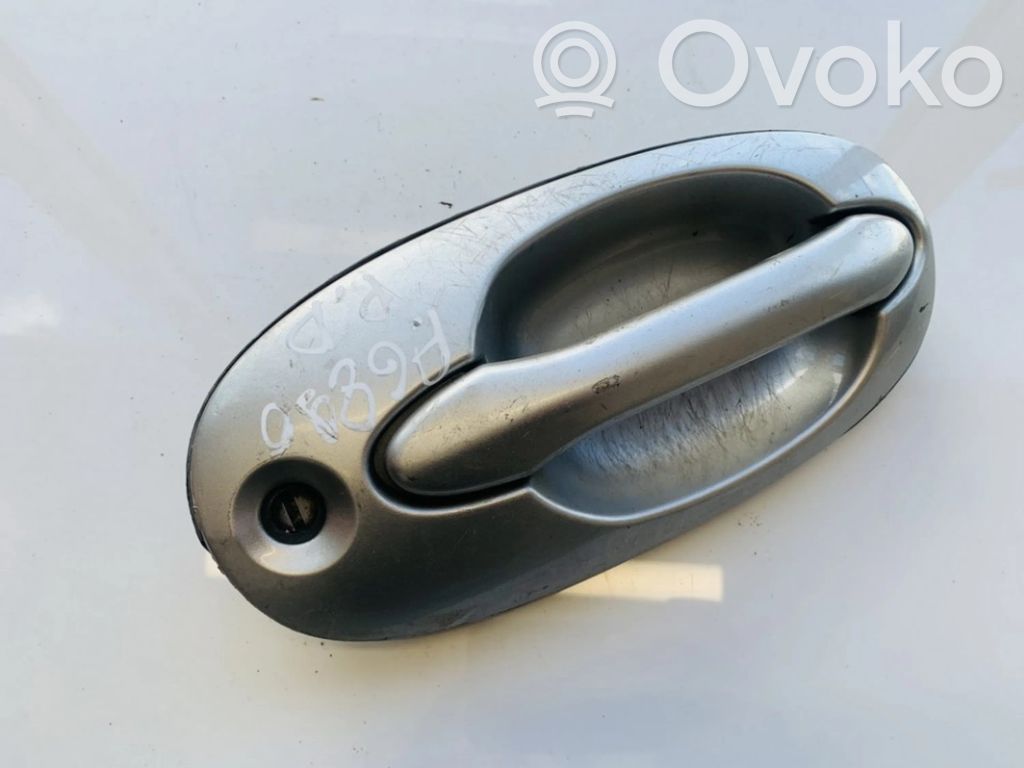 KIA Carnival Manecilla externa puerta delantera 