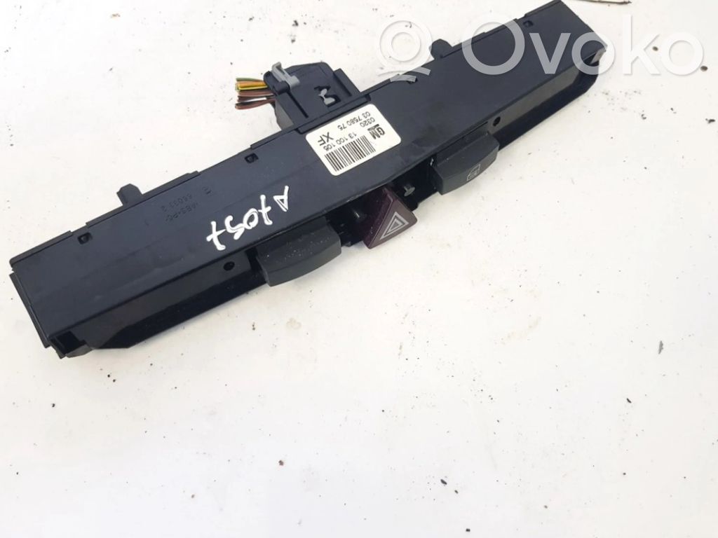 Opel Zafira B Hazard light switch 