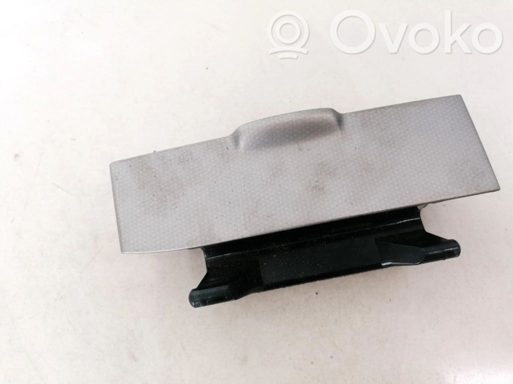 Toyota Avensis Verso Aschenbecher 