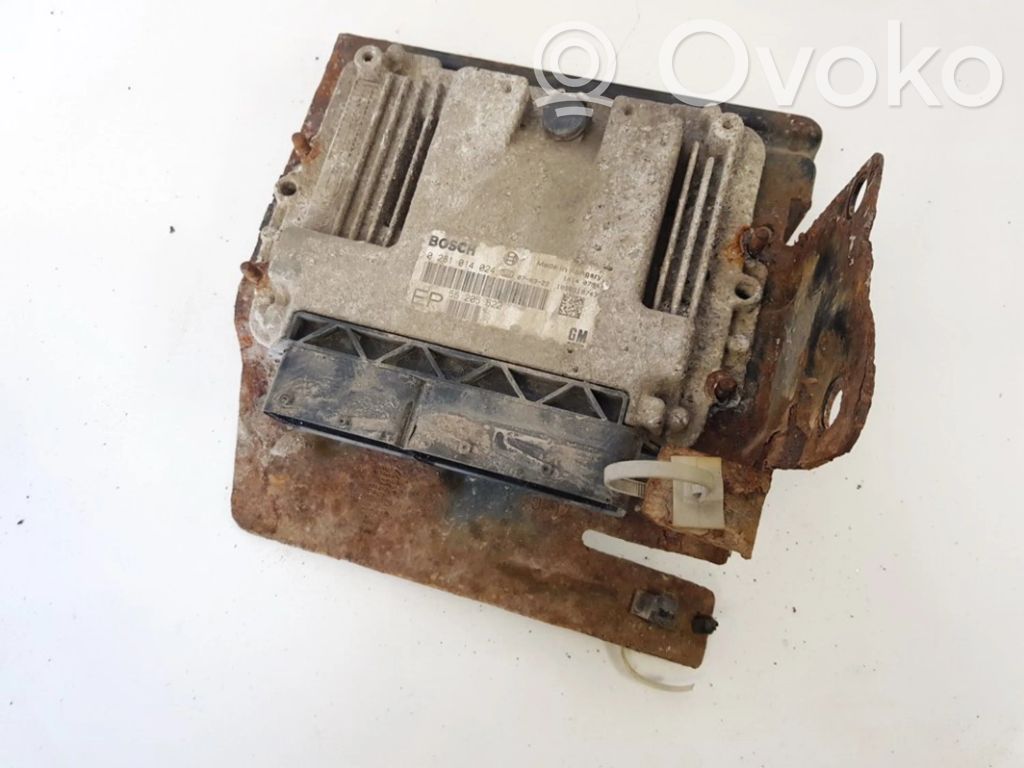Opel Zafira B Unitate/modul de control motor 
