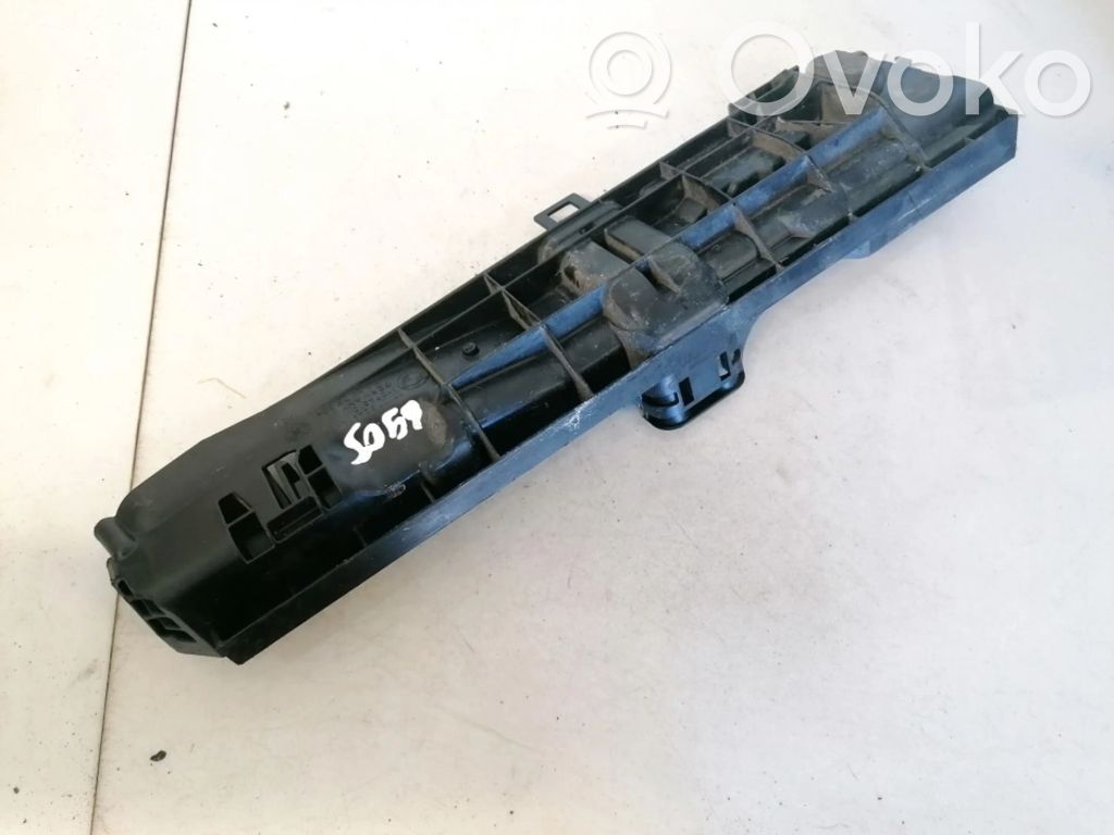 BMW 1 E81 E87 Staffa di montaggio del radiatore