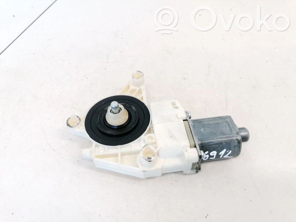Mercedes-Benz C W204 Motorino alzacristalli della portiera anteriore