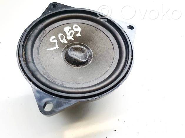 BMW 1 E81 E87 Altavoz de la puerta delantera 
