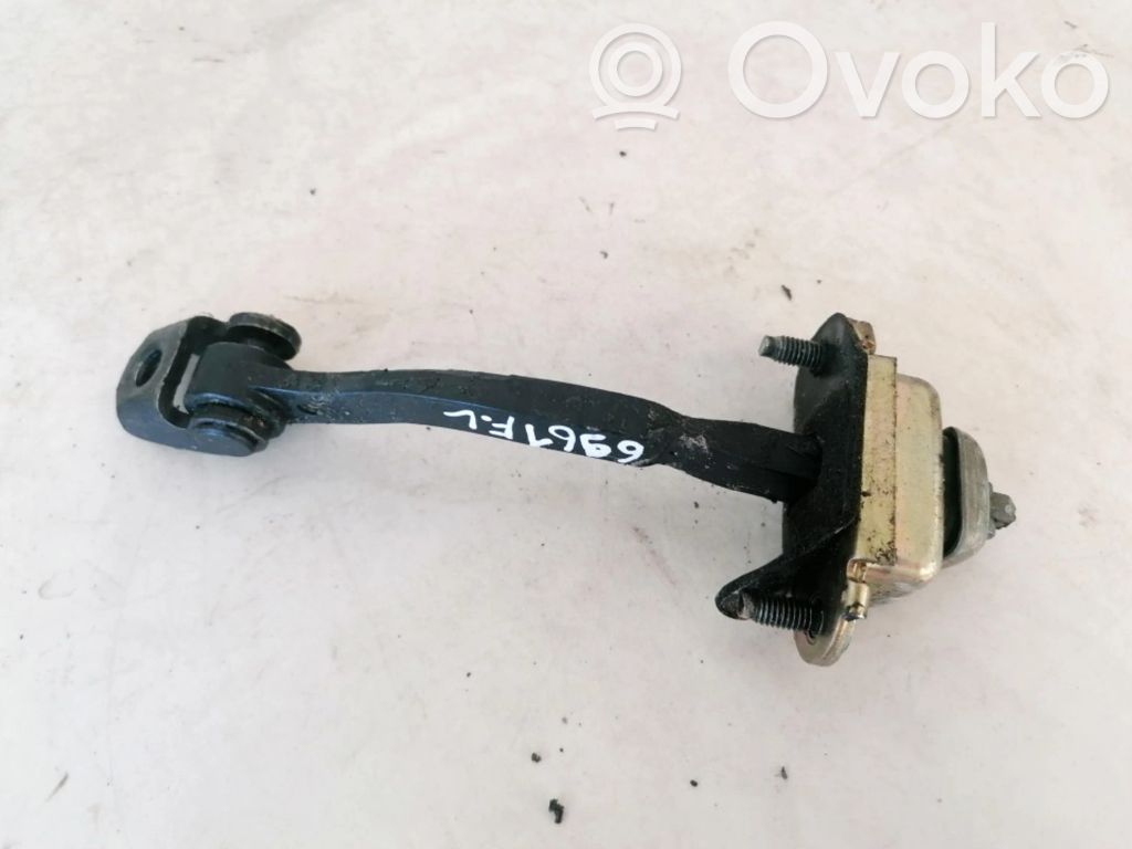 Ford Focus Etuoven pidätin 