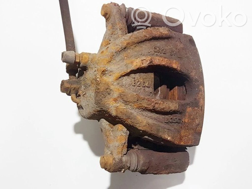 Toyota Avensis T250 Front brake caliper 