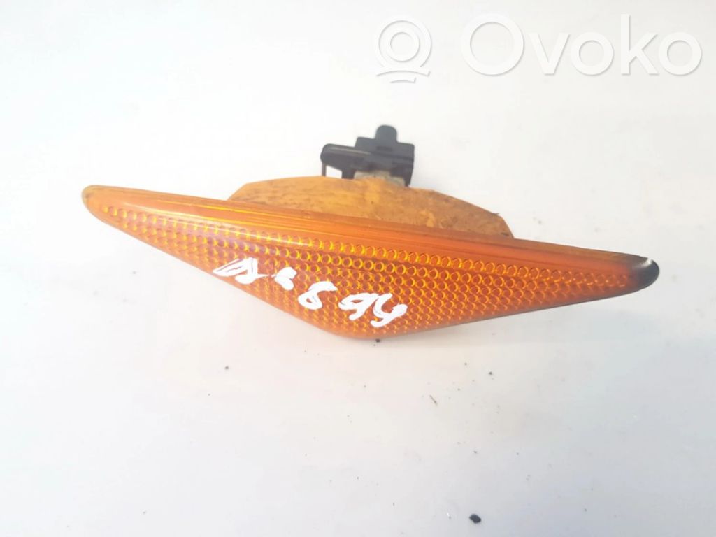 Ford Focus Front fender indicator light 