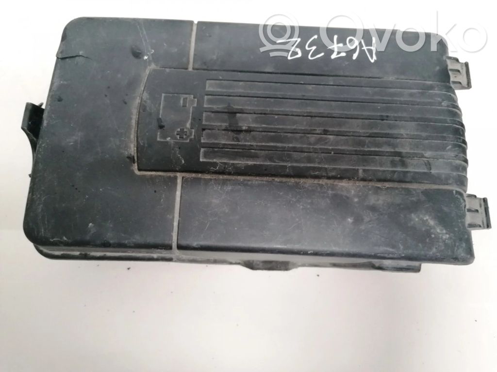 Volkswagen PASSAT B6 Coperchio/tappo della scatola vassoio della batteria