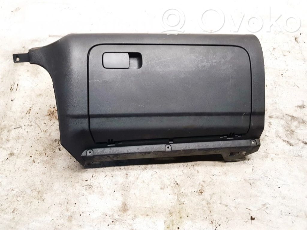 Volkswagen Golf V Hansikaslokero 