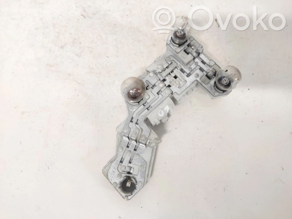 Volvo V50 Takavalon polttimon suojan pidike 