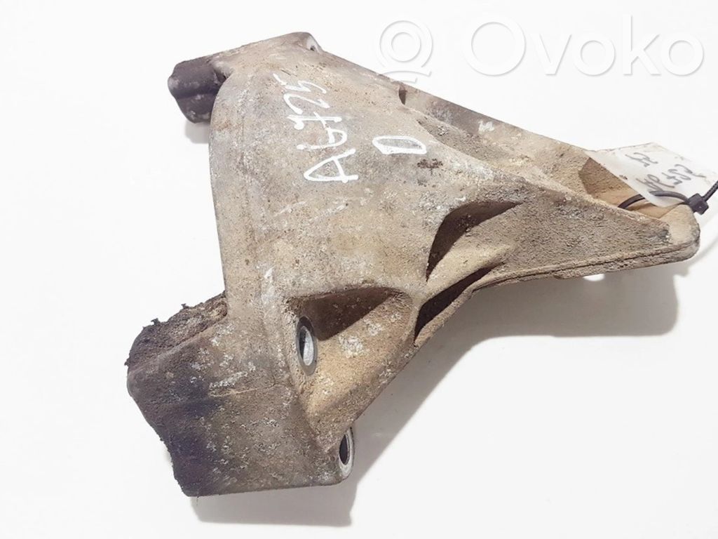 Engine mounting bracket   90497255,90497255