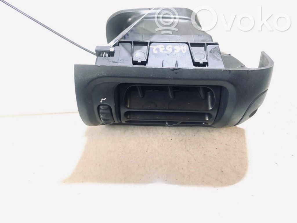 Renault Clio II Rejilla de ventilación central del panel 