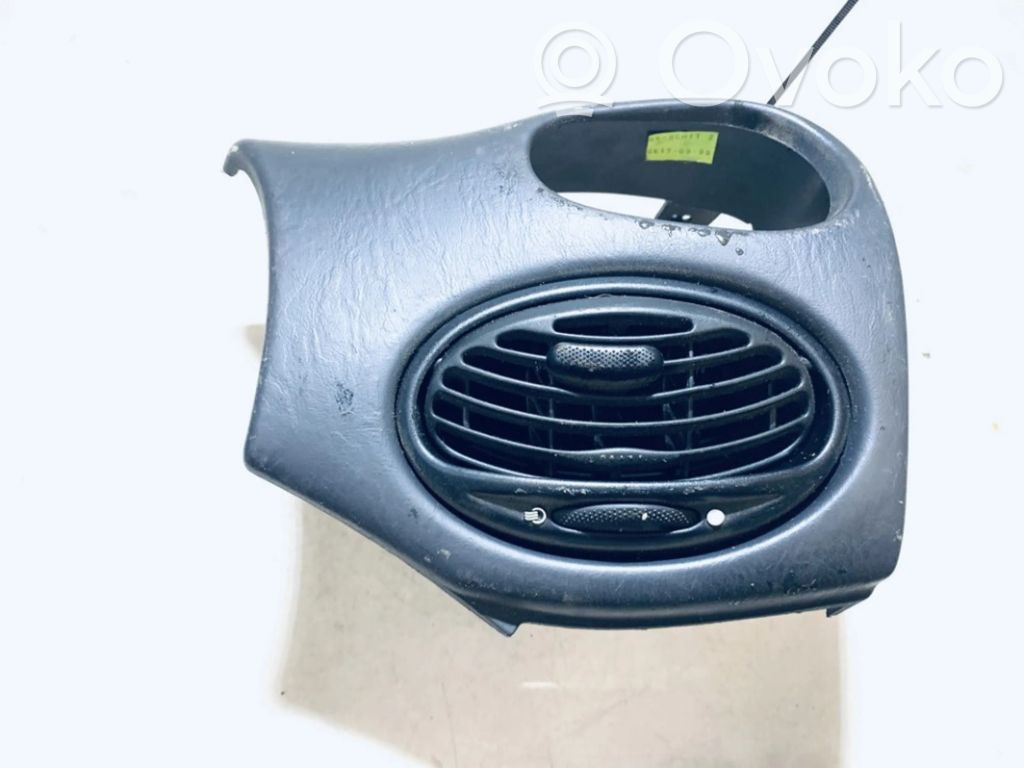 Ford Focus Dash center air vent grill 