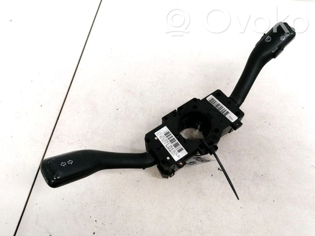 Volkswagen PASSAT B5 Leva/interruttore dell’indicatore di direzione e tergicristallo