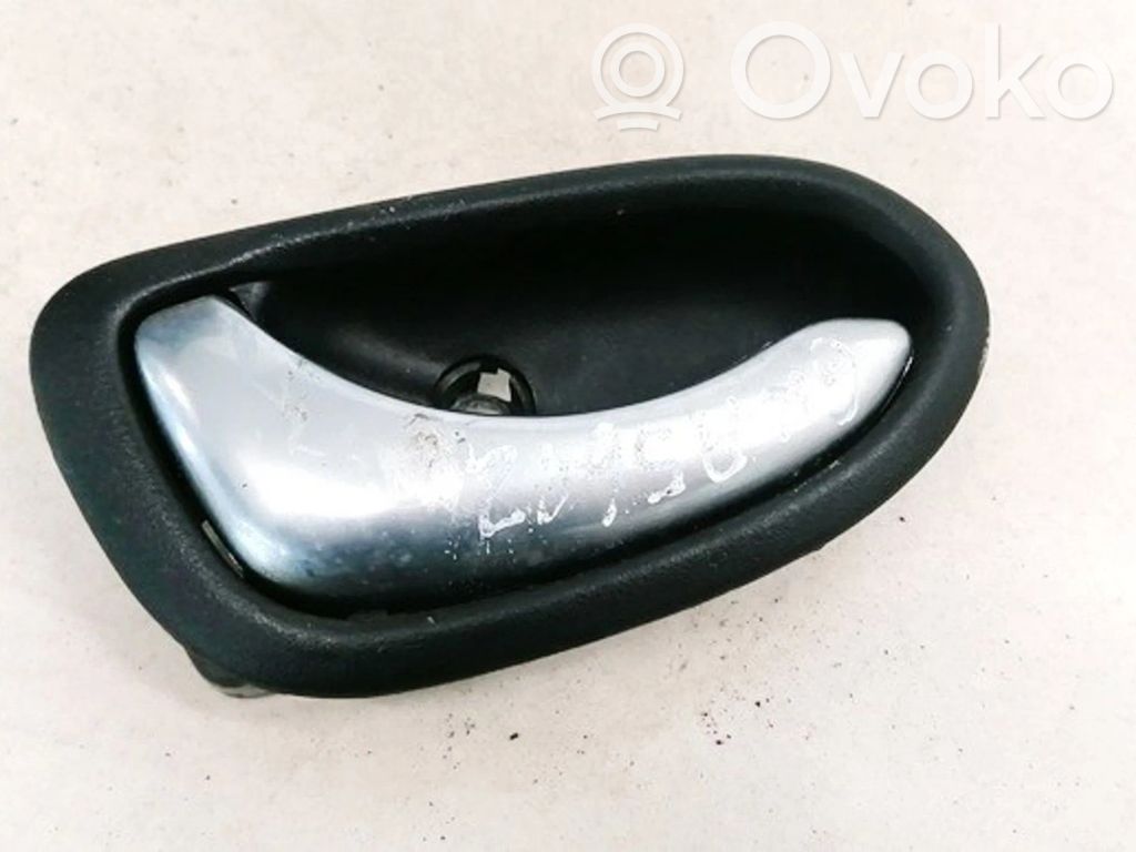 Nissan Primera Manecilla interna puerta trasera 