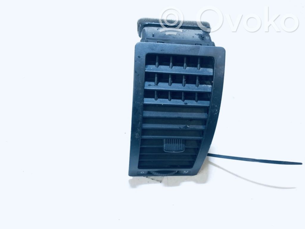 Volkswagen Polo IV 9N3 Rejilla de ventilación central del panel 