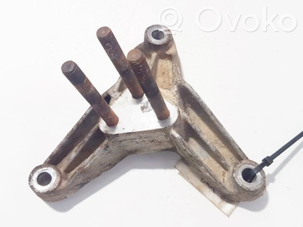Engine mounting bracket   MR222150,AK7,AK7,MR222150