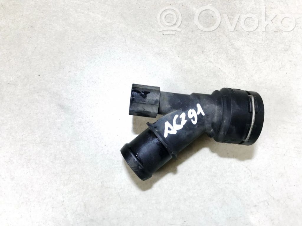 Volkswagen Golf IV Tuyau de liquide de refroidissement moteur