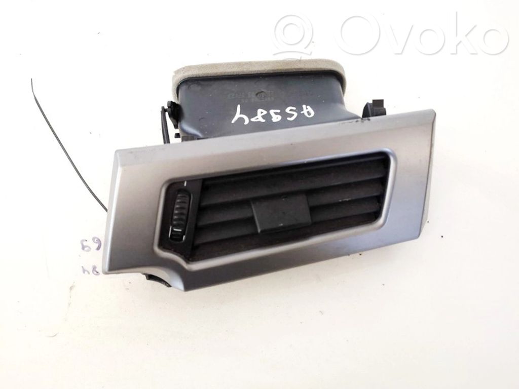 Grille d'aération centrale   6917708,05124001,05124001,6917708