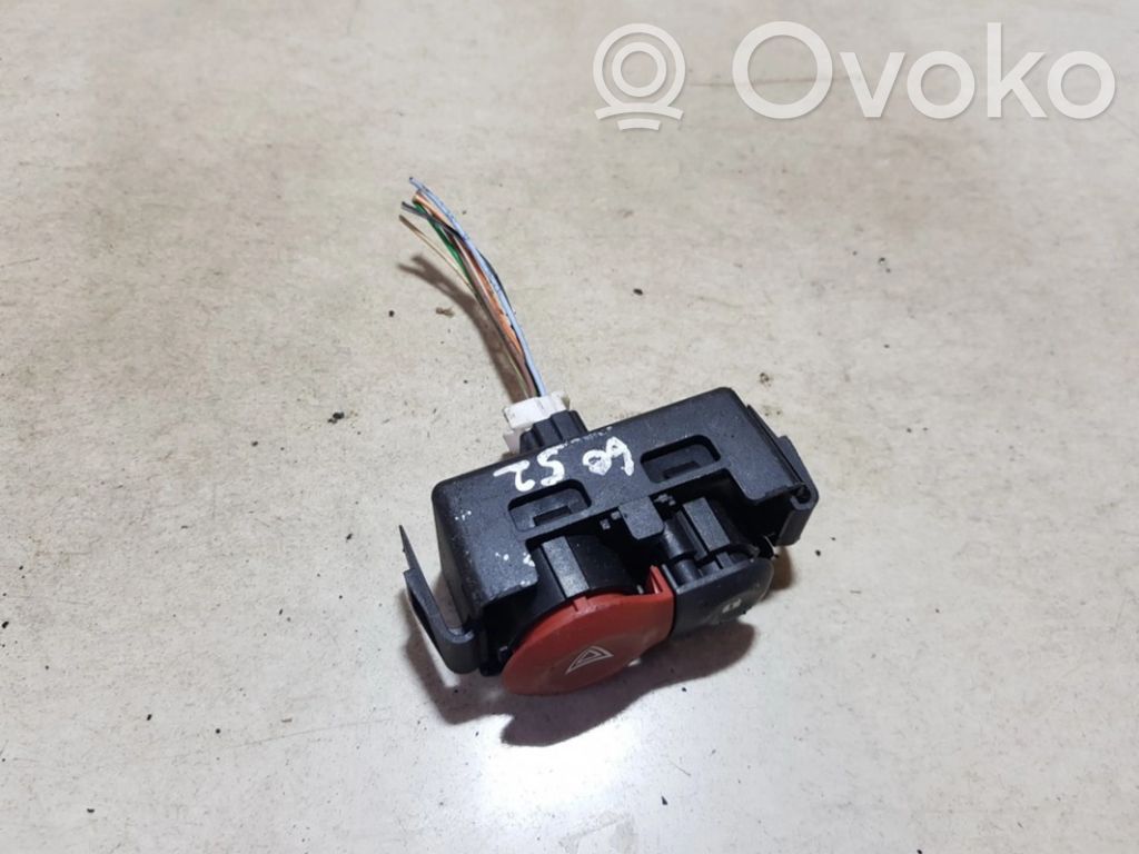 Botón interruptor de luz de peligro   8200214896,8200483613,8200214896,8200409382,8200483613,8200523299