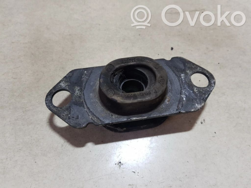 Renault Clio III Soporte de montaje del motor 