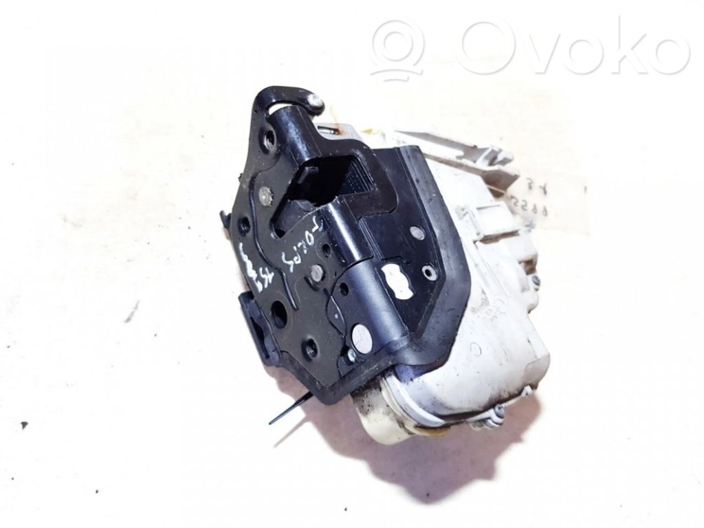 Volkswagen PASSAT B6 Serratura portiera anteriore 