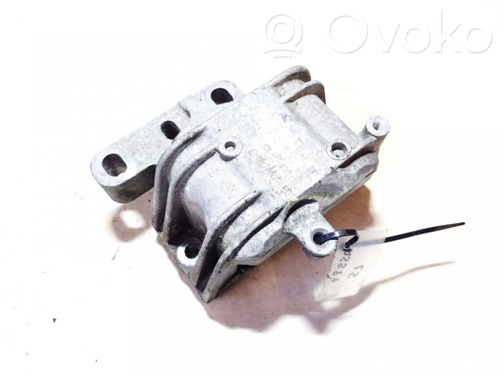 Volkswagen PASSAT B6 Supporto di montaggio del motore