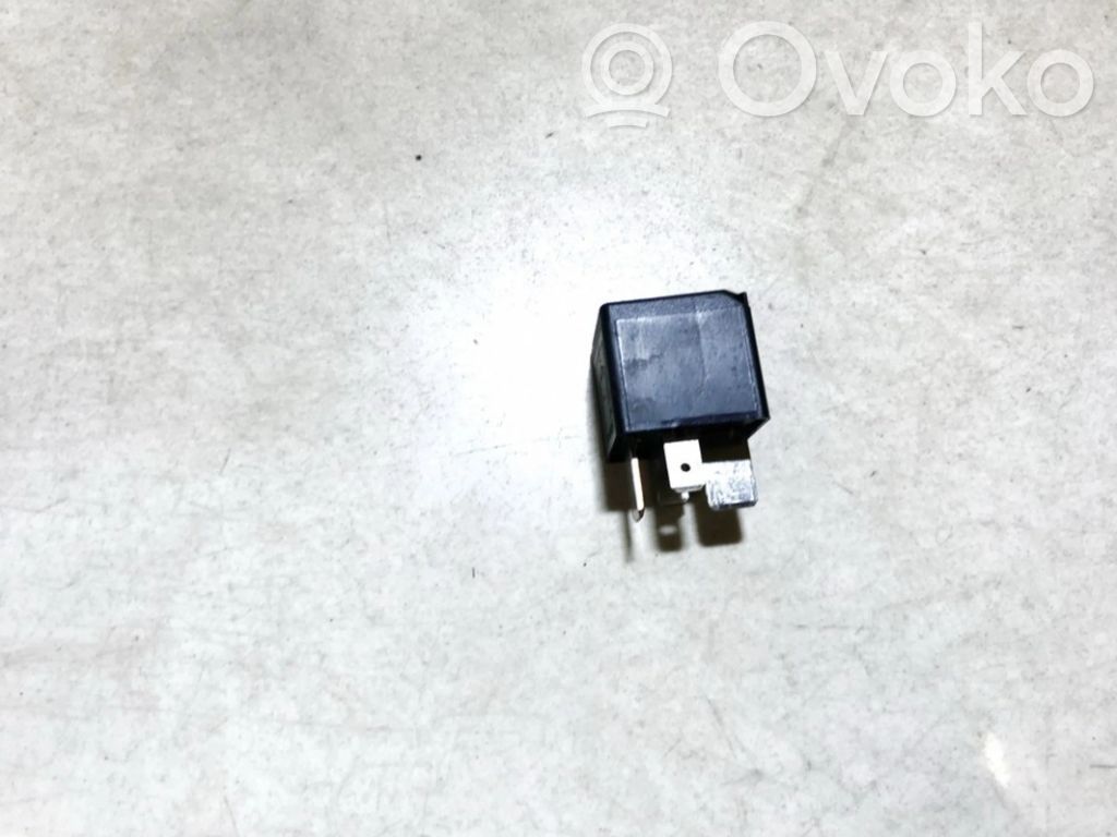 Otros relés   7M0951253A,V23136J6X45,7M0951253A,V23136J6X45