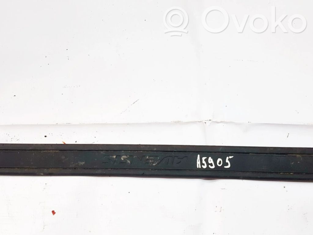 Toyota Avensis T270 Capac prag față
