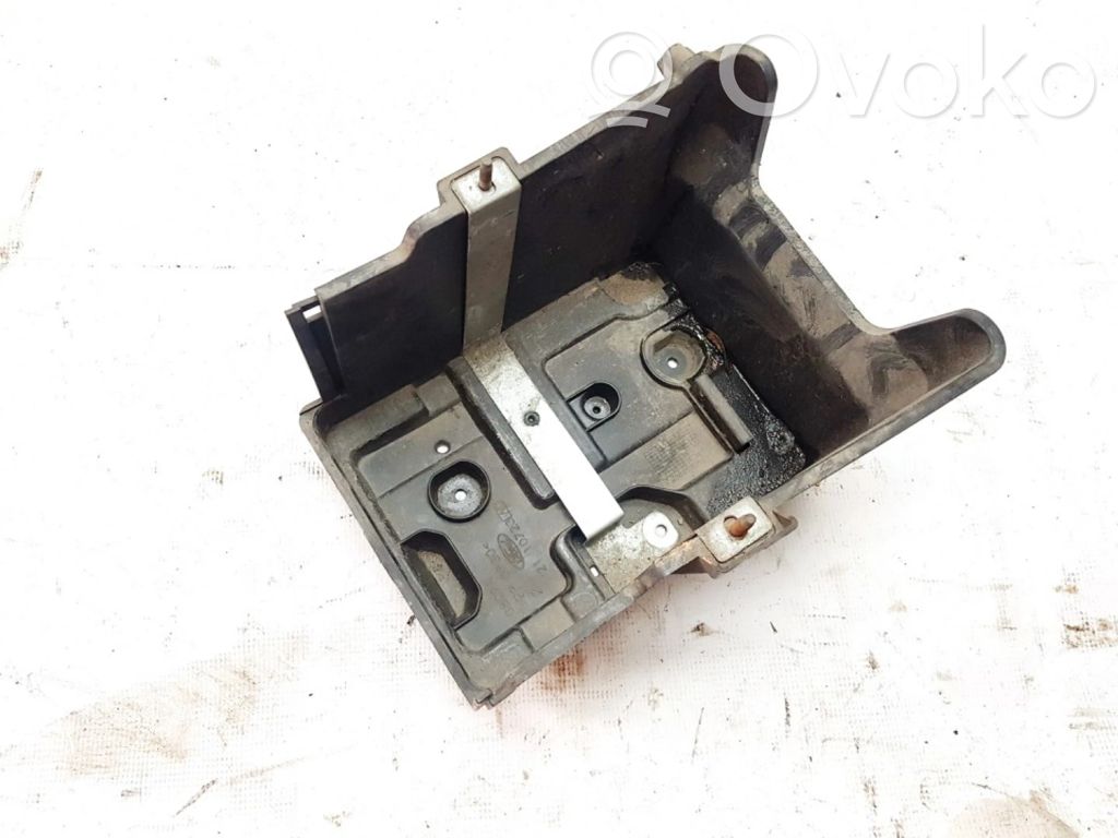 Ford Fiesta Akkulaatikon alusta 