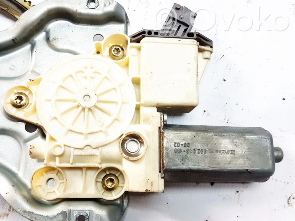 Toyota Avensis T250 Motor macara geam ușă față 