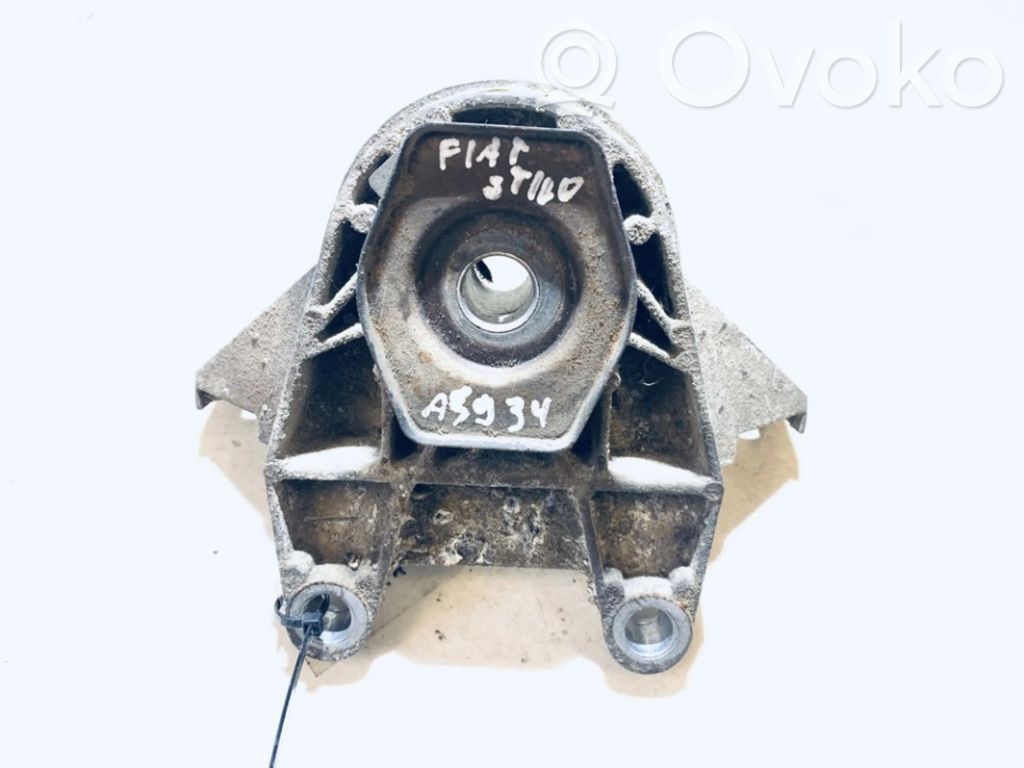 Ford Mondeo Mk III Engine mount bracket 