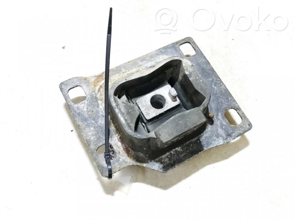 Ford Focus Engine mount bracket 