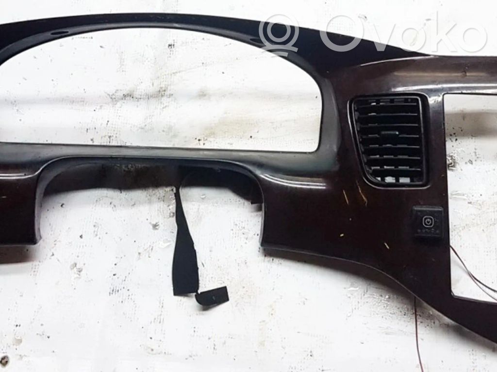 Mazda MPV Kojelaudan kehys 