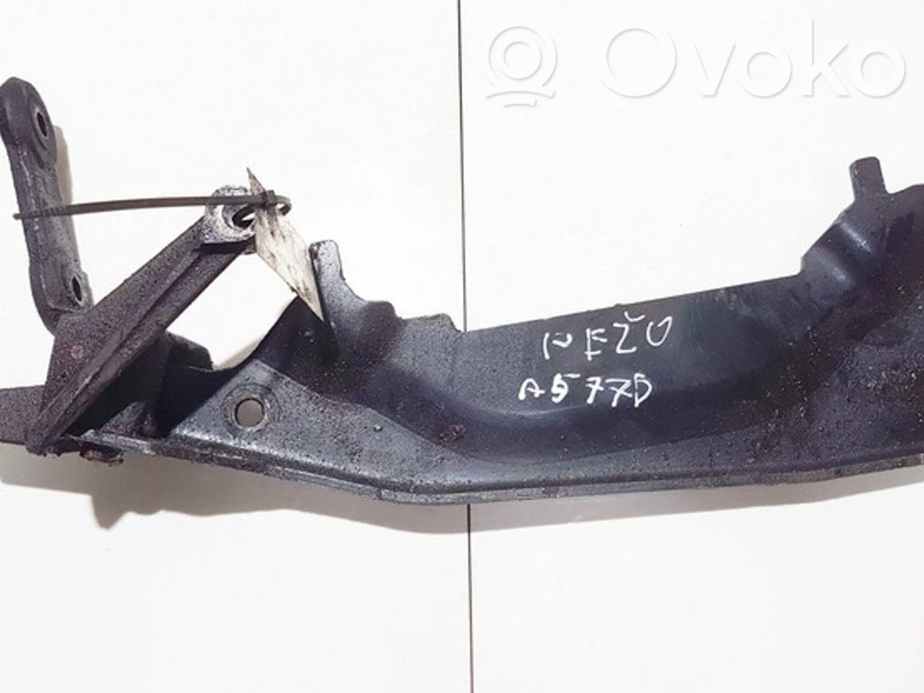 Peugeot 307 Engine mounting bracket 