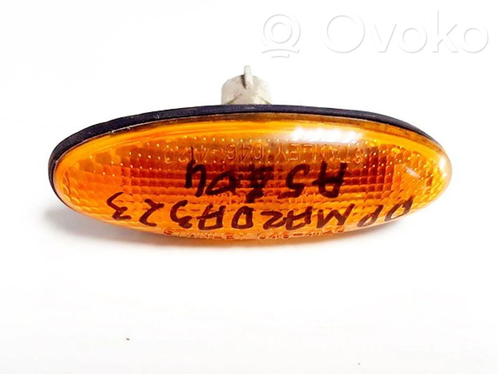 Mazda 323 F Indicatore di direzione del parafango anteriore 