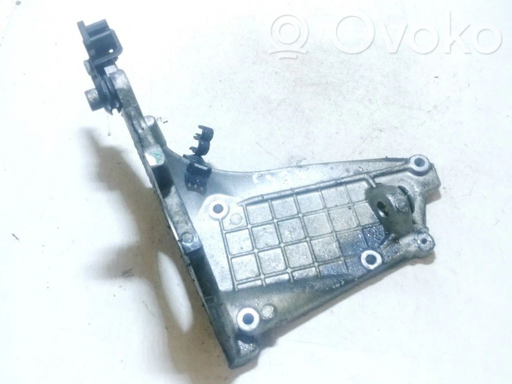Peugeot 206 Engine mounting bracket 