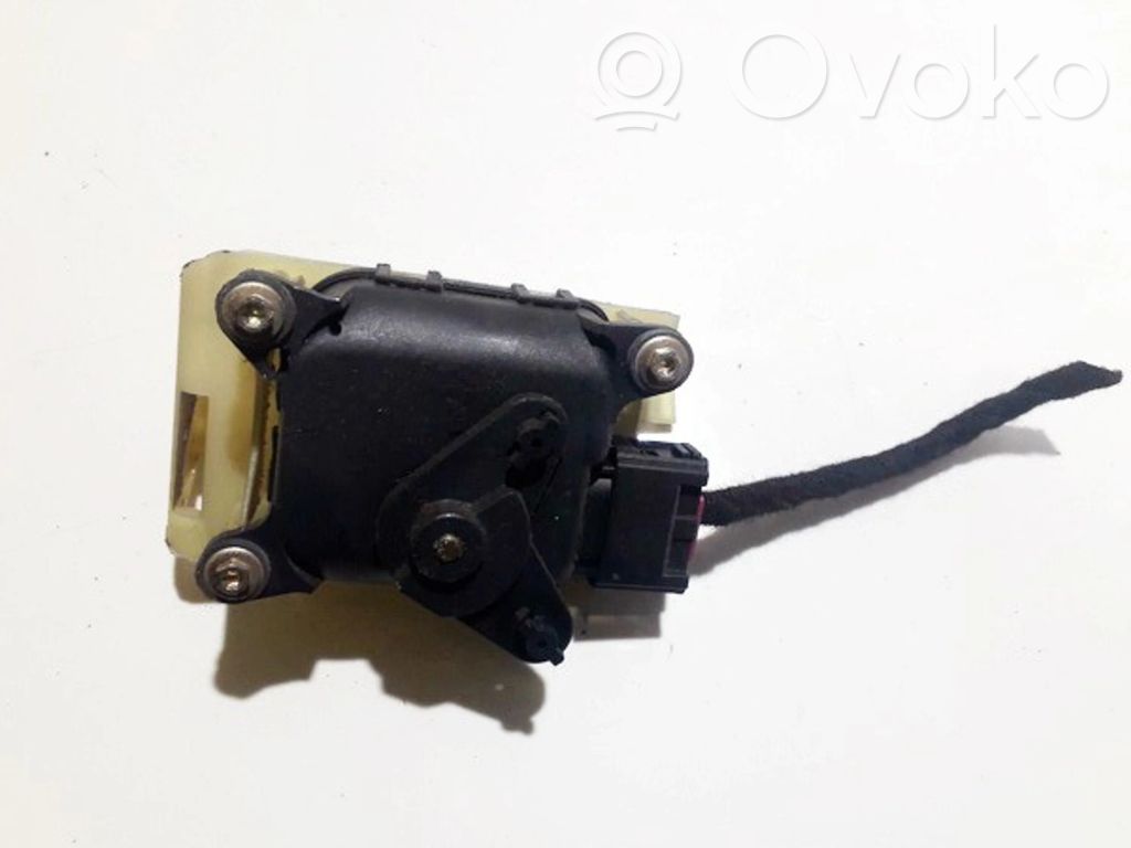 Volkswagen PASSAT B5 Moteur / actionneur de volet de climatisation