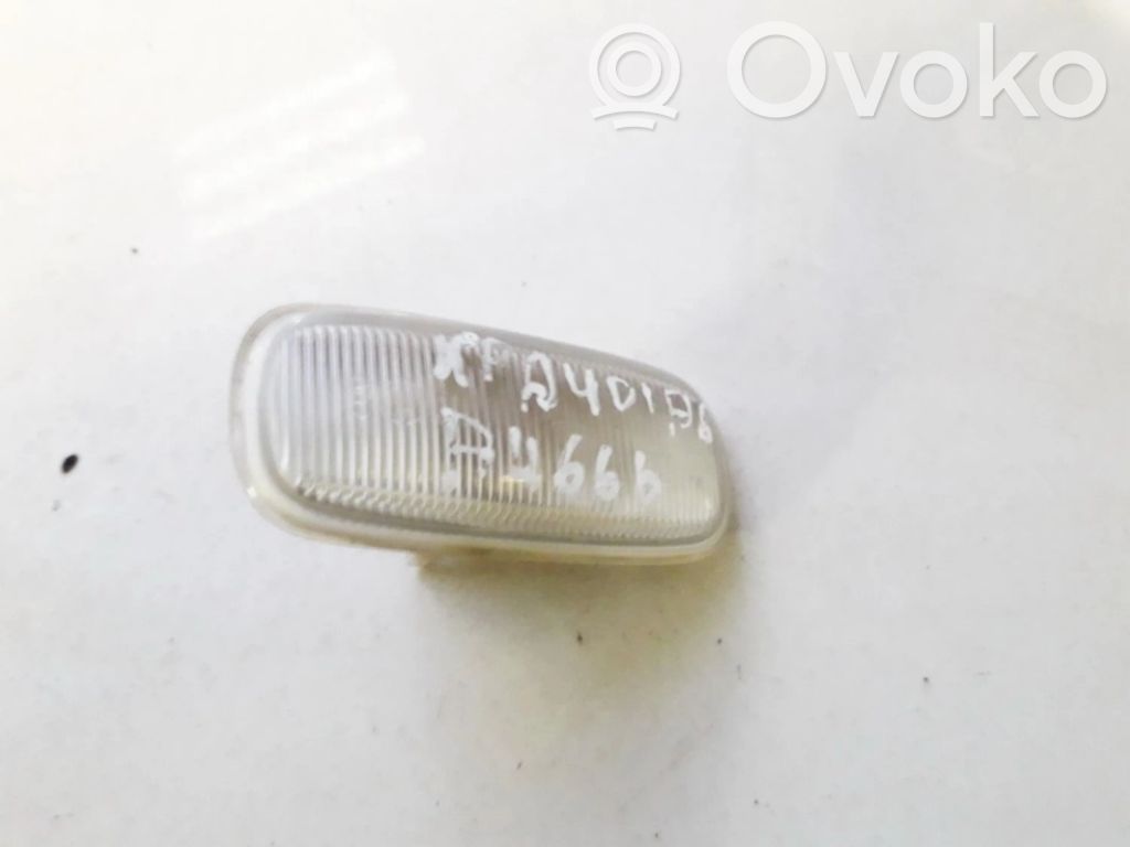 Audi A6 S6 C5 4B Semnalizator bară față 